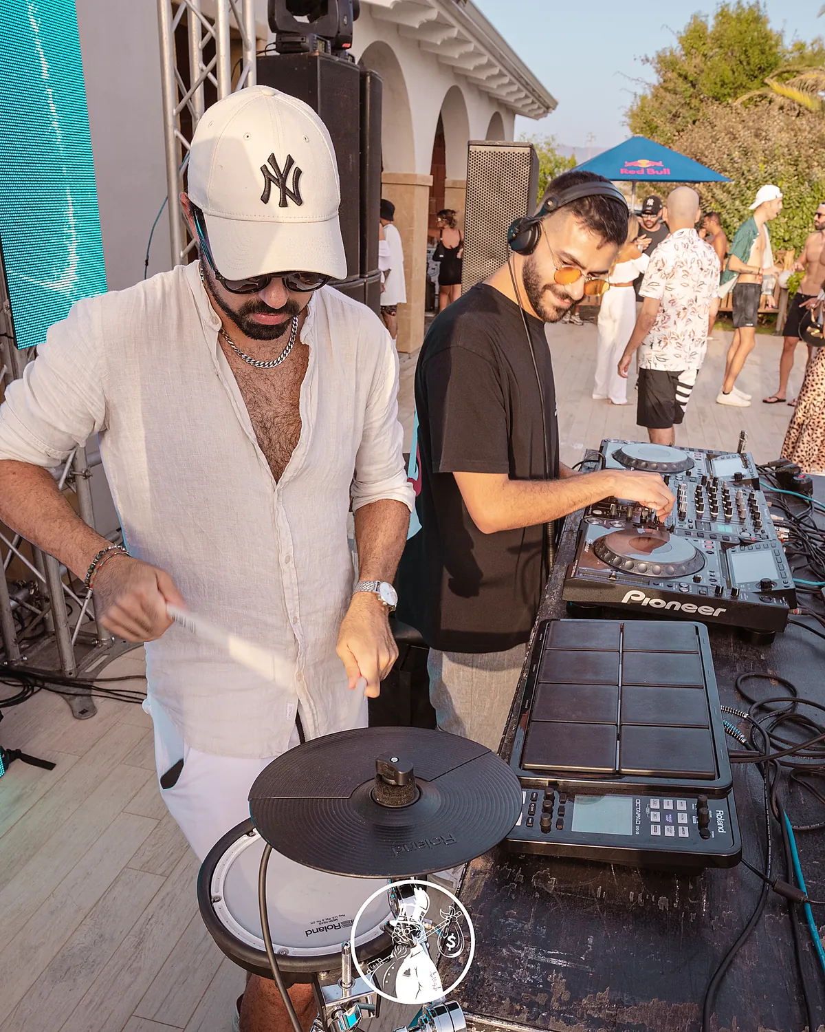 Raffaele Sanna ai piatti Pioneer in un festival open air al tramonto